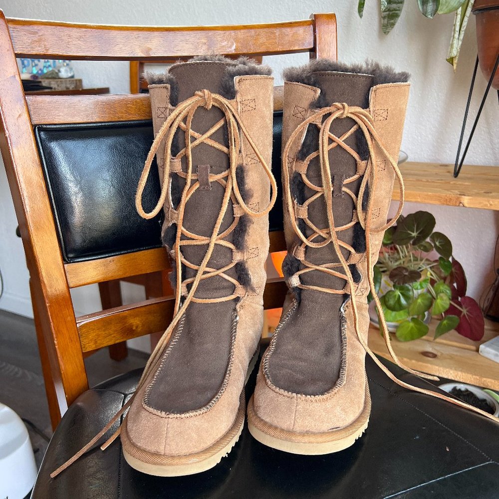 Lace up UGG